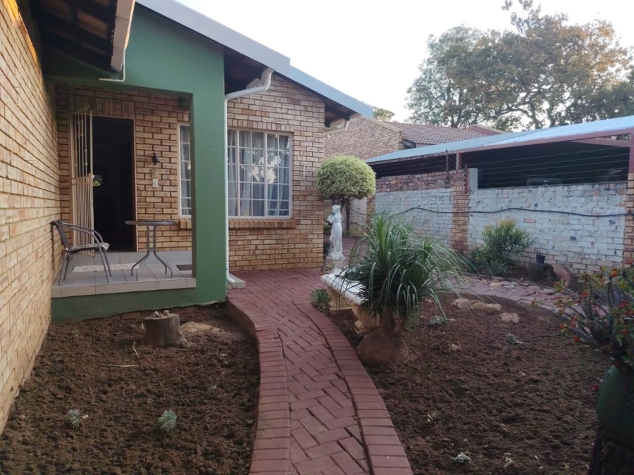 3 Bedroom Property for Sale in Geelhoutpark North West
